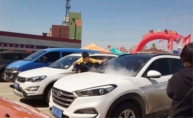 李總逸掌幫上門(mén)蒸汽洗車(chē)正式運(yùn)營(yíng)