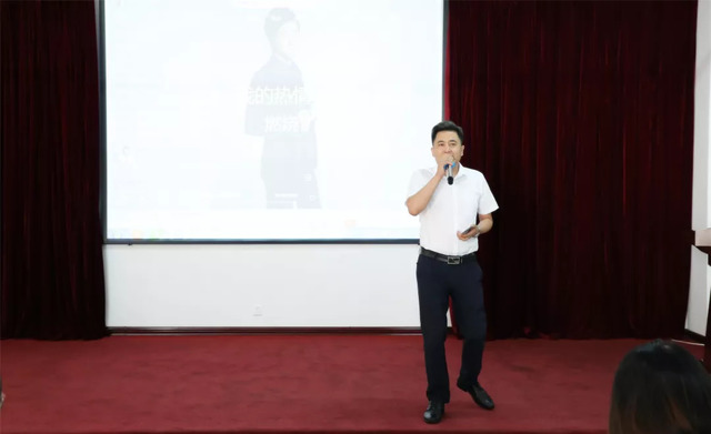 乾港集團(tuán)8月員工生日會(huì) 乾港集團(tuán)8月員工生日會(huì)