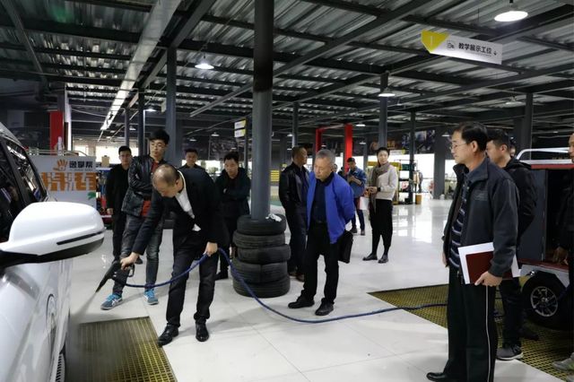 總工會領(lǐng)導(dǎo)蒞臨乾港 總工會領(lǐng)導(dǎo)蒞臨乾港